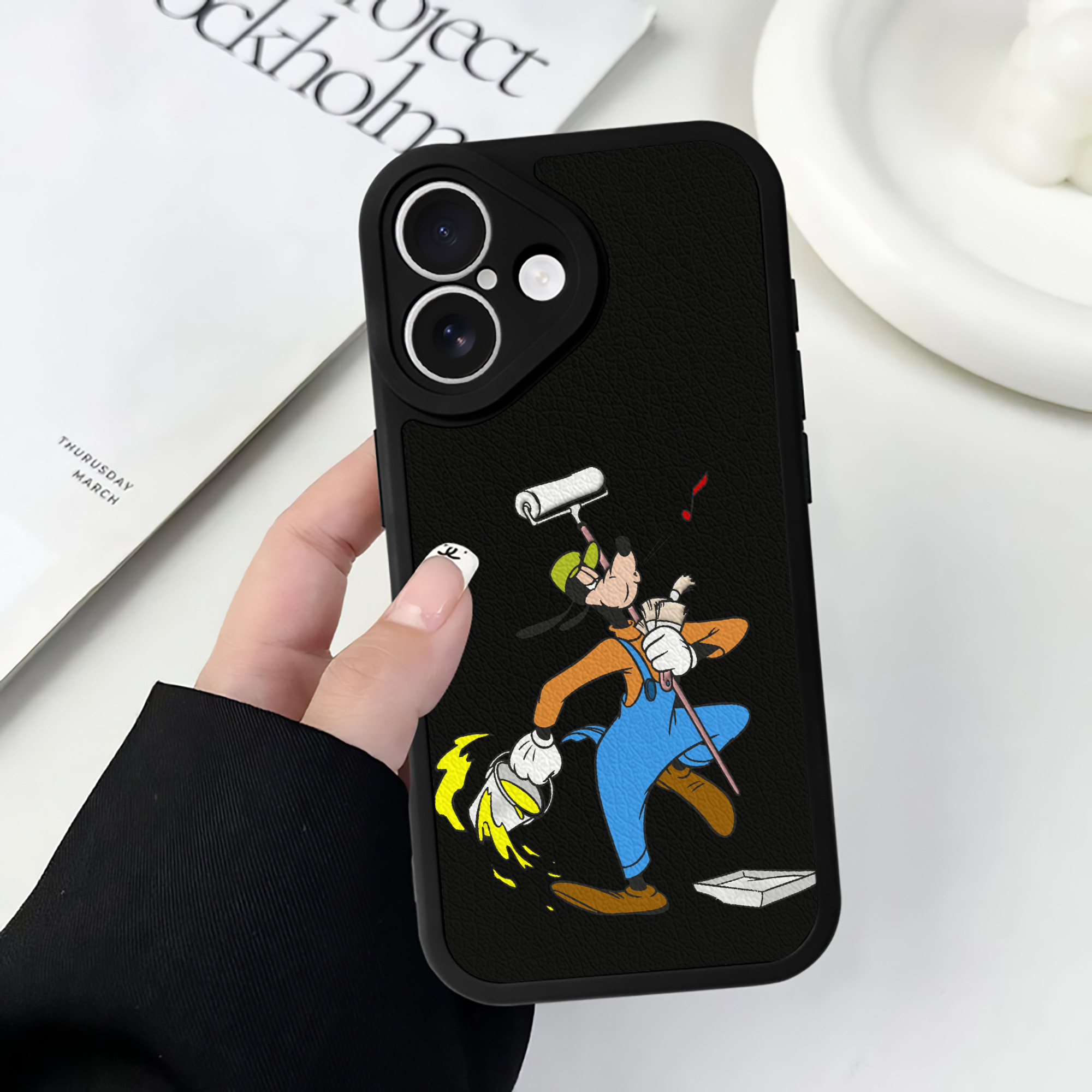 （画像用） ミッキーマウス Mickey Mouse 【iPhone 16シリーズ対応】シリコンスマホケース（レザー調） 材質：シリコン